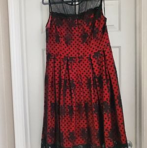 Sleeveless dress, size XL, black and red